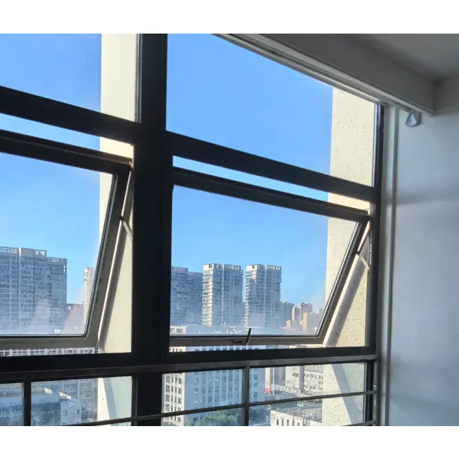 အလူမီနီယမ်အလွိုင်း အပြင်ဘက်တွင် ဖွင့်ထားသော Windows