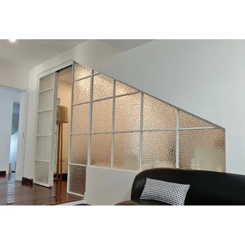 ပုံသဏ္ဍာန်မမှန်သောဖန်ခွက်